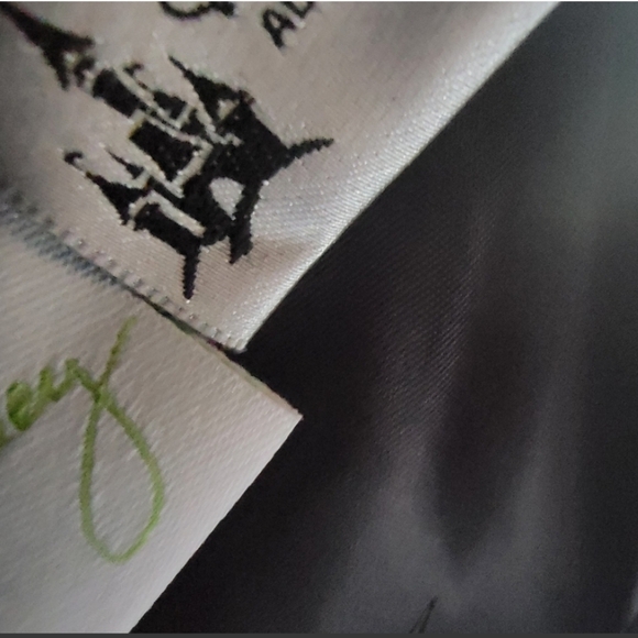 VERA BRADLEY & DISNEY  Black and White Women's Crossbody Bag. NWT* - Picture 7 of 9